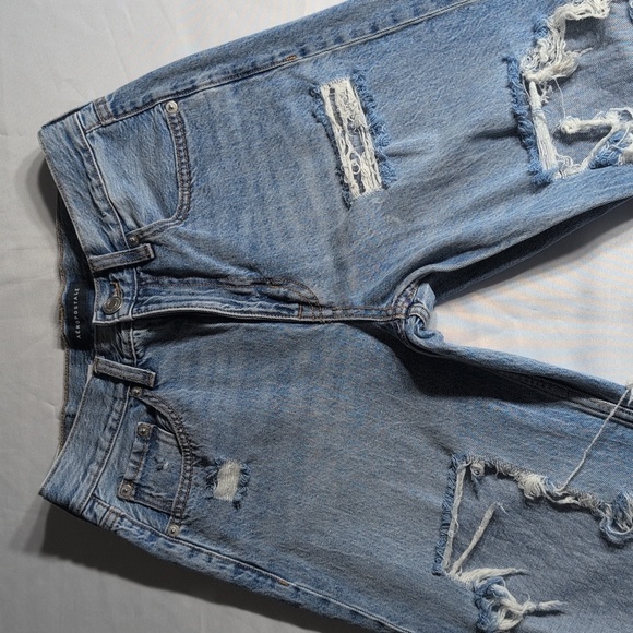 Aéropostale Light Wash Ripped Mom Jeans Size 4 - Picture 2 of 9